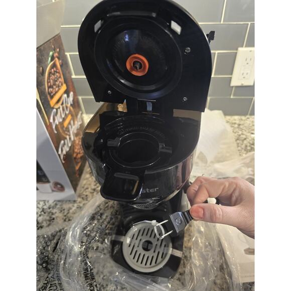 Toastmaster TM-118CM | Single-Serve Coffee Maker | Brew Pods & Grounds |Open Box - Picture 6 of 8